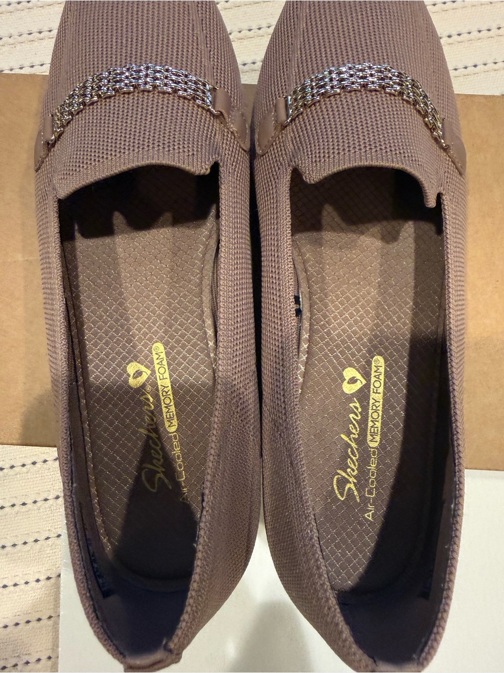 Women’s Skechers Slip-On Knit Loafers with Metallic Chain in Mauve-Size 9 - Picture 2 of 9
